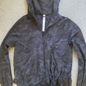 Lululemon army print light jacket!